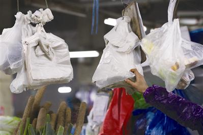 禁止超薄塑料袋，关键要有环保产品替代